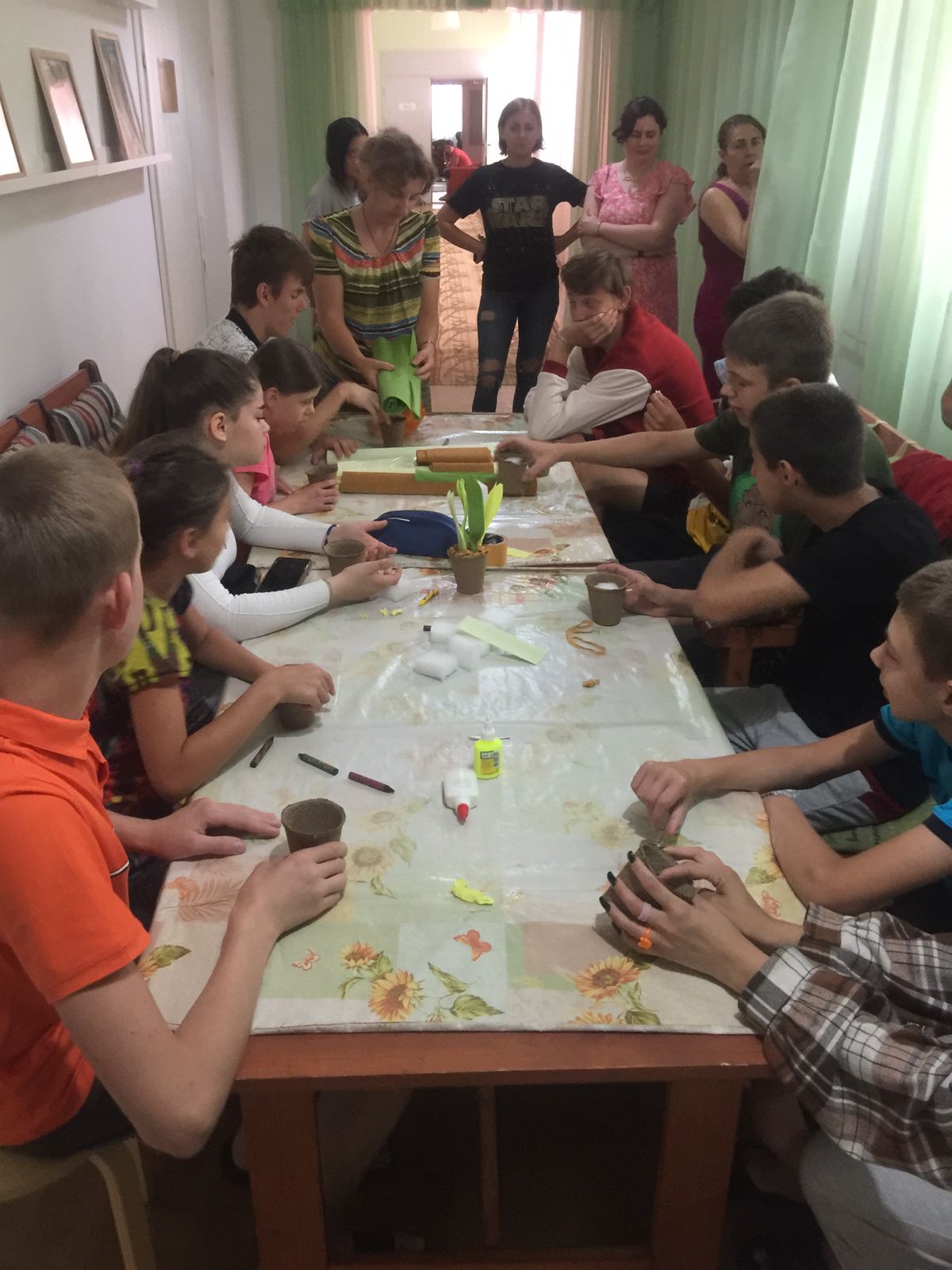 Участники Добровольческого объединения  провели урок рукоделия в подшефном Детском доме № 10